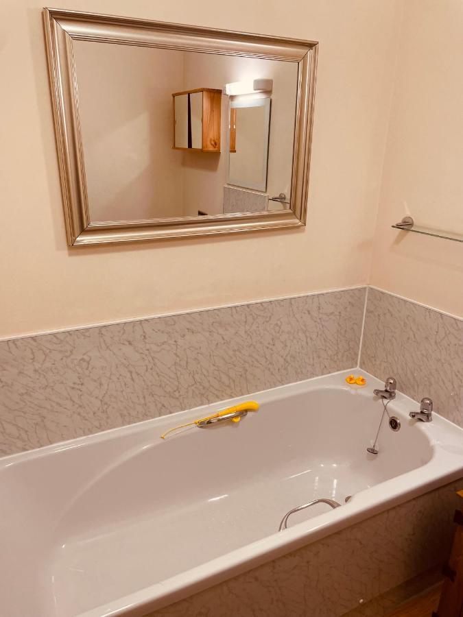 נאירן Grey Stag Apartment מראה חיצוני תמונה